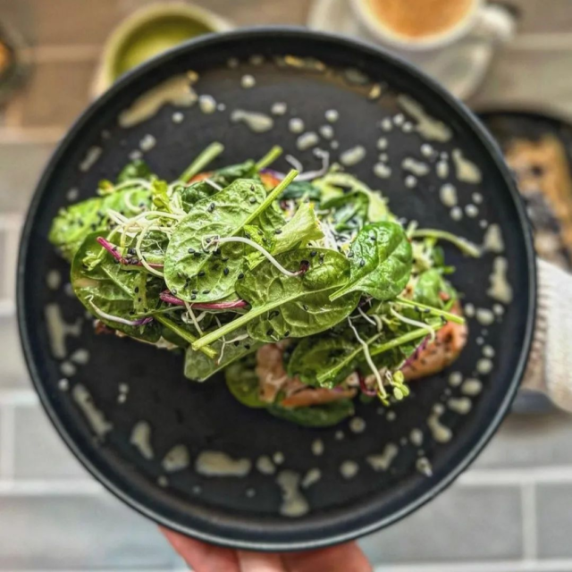 🌿🧇 Vegan Breakfast, Lunch & Dinner 

📍 The Tiger @thetigerberlin
4,6 ⭐️ (17) Googlebewertung 

Ein echter Geheimtipp! Erst seit kurzem (01.12.2023) dürft ihr es euch in diesem Healthy Food Restaurant gut gehen lassen. Sie sind 100% Bio und bieten mega leckeres Frühstück,  Lunch und Freitags & Samstags auch Dinner an.
Die Qualität der Bio Zutaten ist 1. Klasse 👌, die Kreationen sind extravagant und die Mitarbeiter sehr freundlich. 
Probiert es unbedingt als eine der ersten aus! Ich verspreche euch ihr werdet es lieben 😋 

#berlinvegan #veganberlin #vegan #vegandeutschland #berlin #vegangermany #deutschlandvegan #veganwerdenwaslosdigga #veganfood #plantbased #veganessen #veganismus #bio #deutschlandistvegan #berlinfoodie #berlinfood #veganer #deutschlandisstvegan #vegansofgermany #veganinberlin #veganerezepte #veganerin #umwelt #veganhamburg #pflanzlich #berlinbio #vegankochen #natur #veganleben #geheimtippberlin